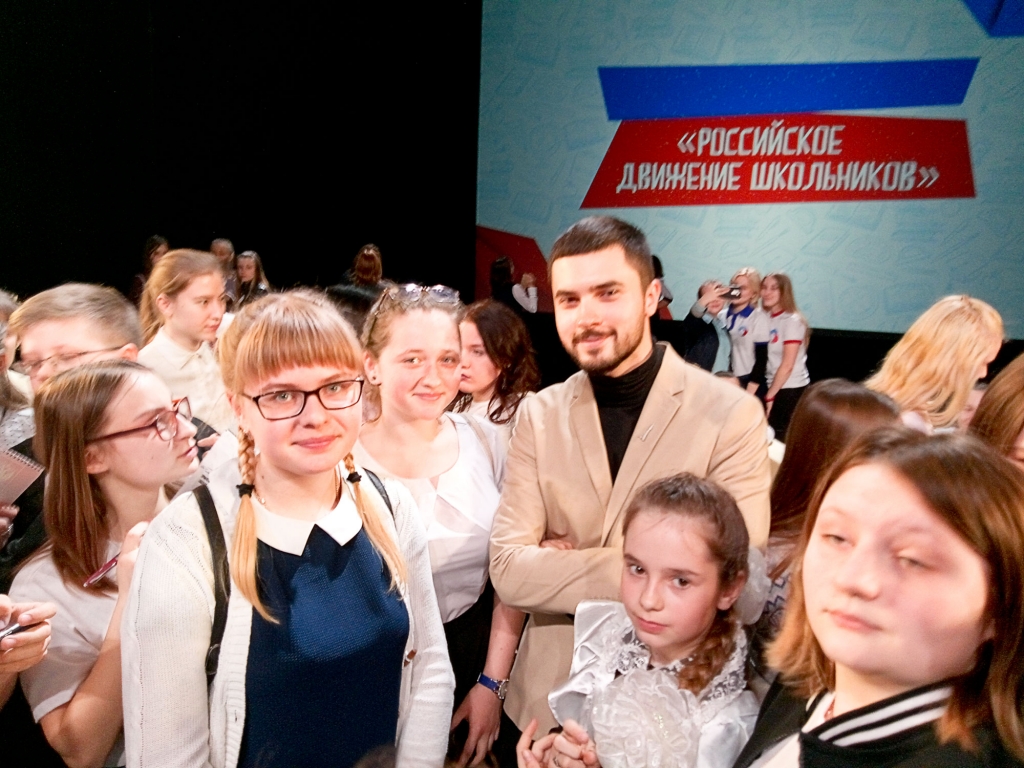 С молодым и талантливым корреспондентом первого канала Антоном Исюковым...