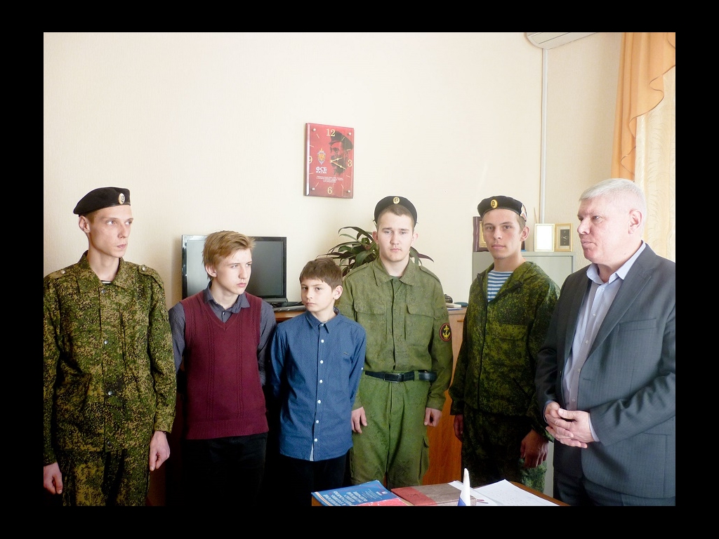 Во время экскурсии ребята посетили кабинет председателя районного суда М. В. Татаренко
