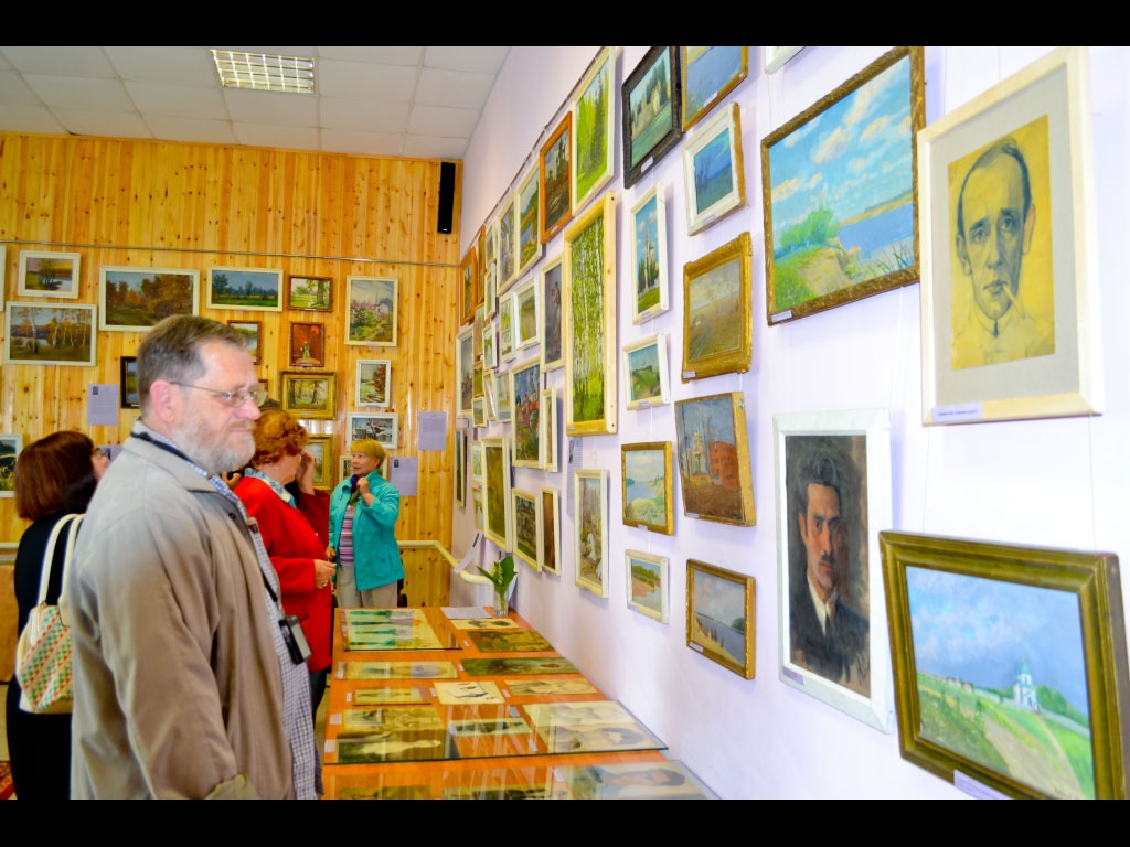 Писатель Б. П. Агеев считает, что на выставке представлено много интересных работ