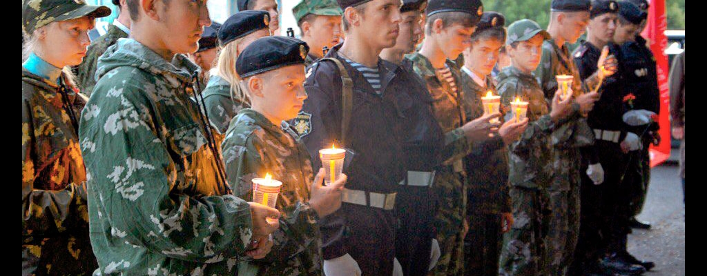 В День памяти и скорби, по всей стране проходит акция «Свеча памяти». Льговчане тоже не забывают воинов, подаривших нам будущее...